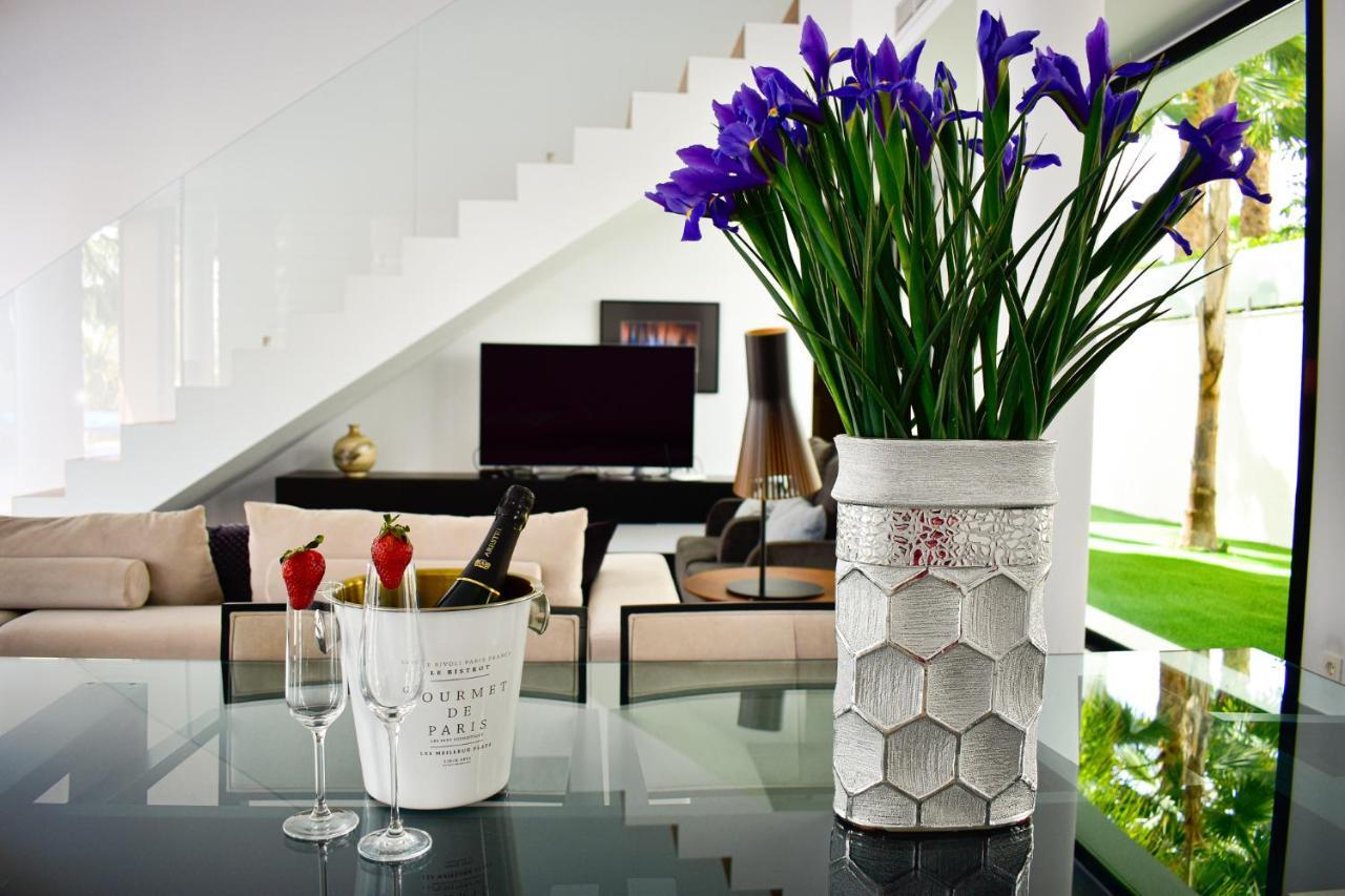 Luxury Laguna - *