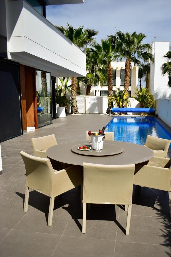 Luxury Laguna - *