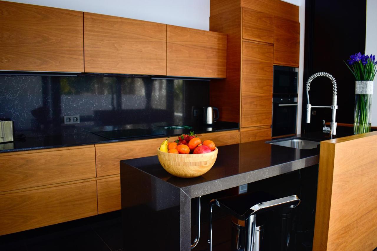 Luxury Laguna - *